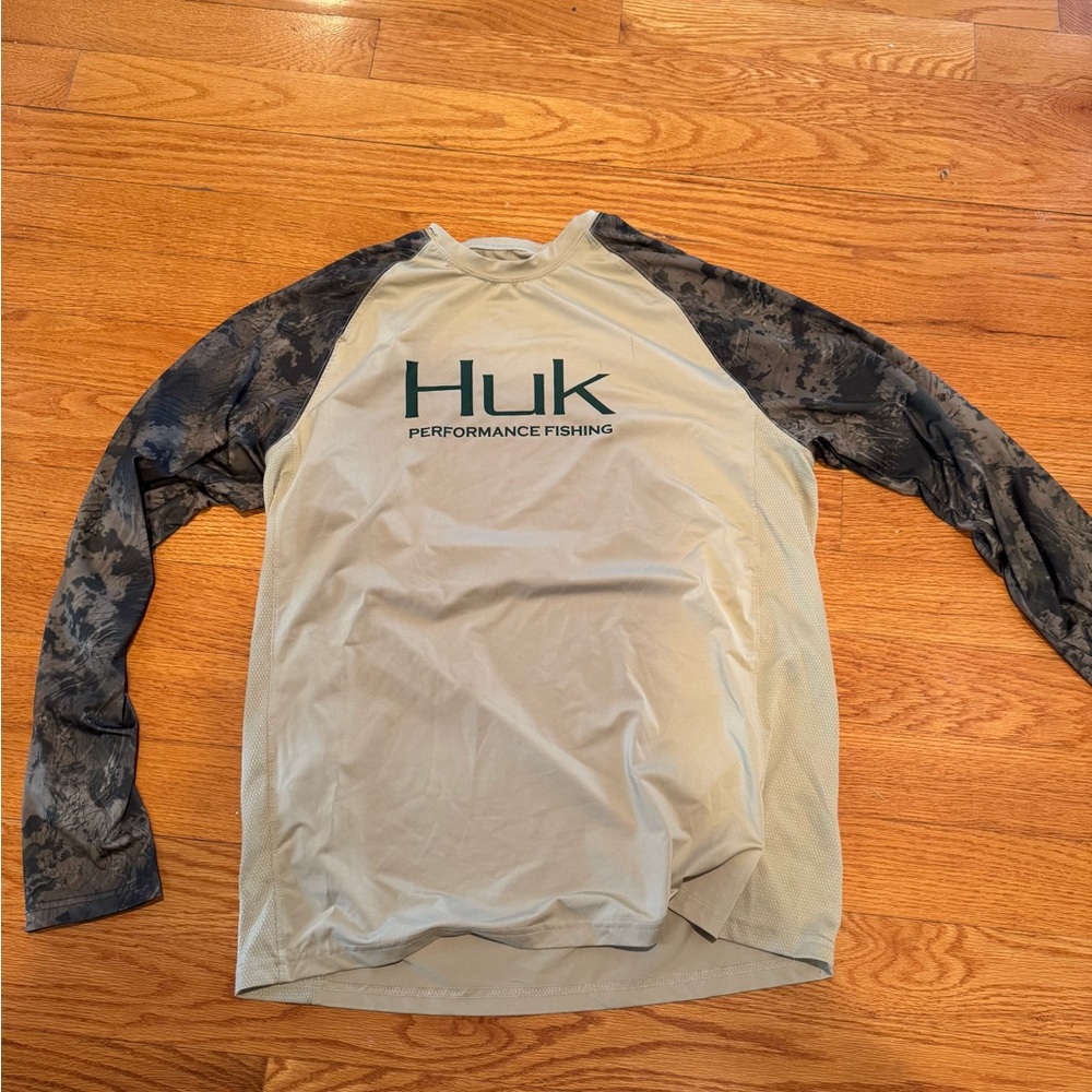 Huk Men's Performance Fishing Shirt - Camo sleeve